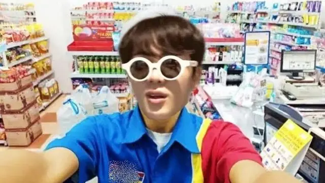 6 Editan Foto Personel BTS Jadi Pelayan, Bikin Pembeli Rela Antre