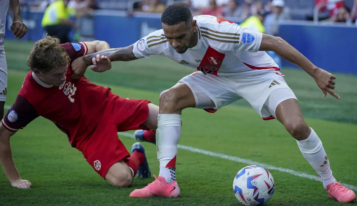 Peru kini berada di dasar klasemen Grup A dengan satu poin dari dua laga yang sudah dimainkan. (AP Photo/Ed Zurga)