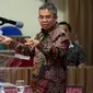 Kepala Pelaksana Unit Kerja Presiden Pembinaan Ideologi Pancasila (UKP-PIP) Yudi Latif memaparkan materi saat hadir dalam diskusi, di Jakarta, Rabu (13/12).  Diskusi tersebut membahas "Hubungan Islam dan Pancasila". (Liputan6.com/JohanTallo)