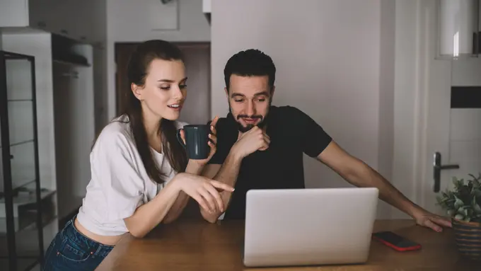 7 Tanda Pasangan yang Saling Menguatkan dalam Momen Refleksi