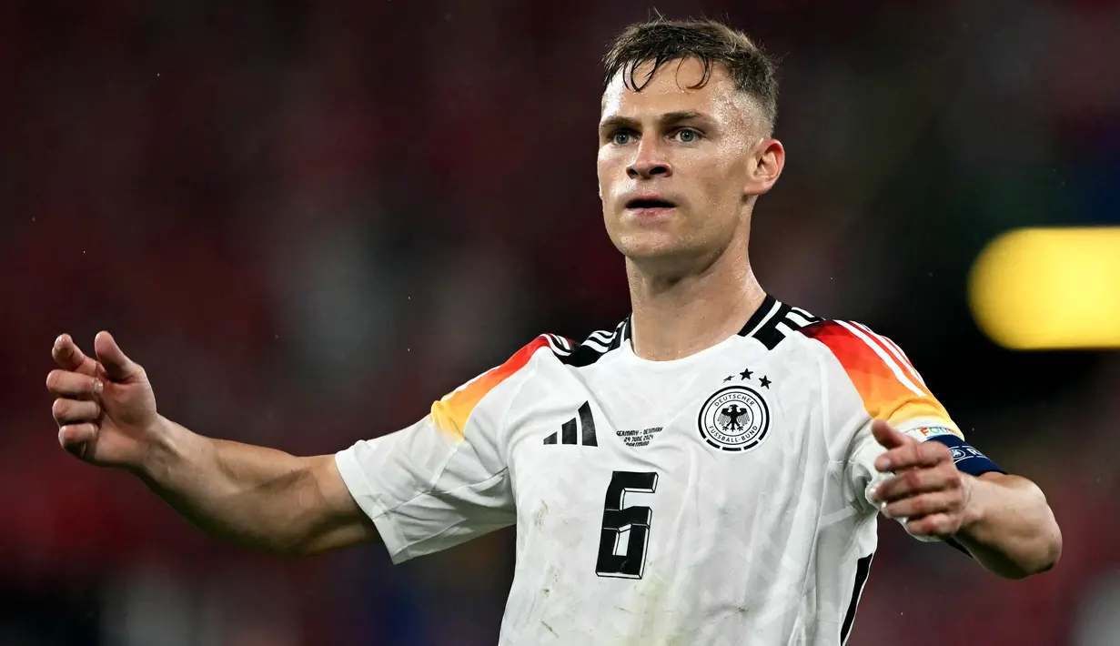 Kontrak Joshua Kimmich bersama Bayern tersisa satu tahun lagi. Setelah berada di Bayern sejak 2015, Kimmich sudah memenangkan Bundesliga dan Liga Champions. Dia pasti akan tergoda untuk membuktikan dirinya bersama klub elit di luar Jerman. (OZAN KOSE / AFP)
