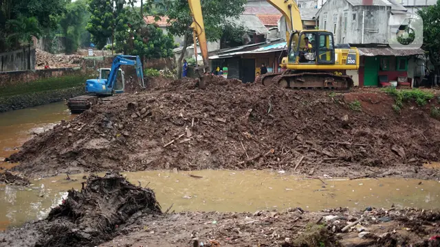 FOTO: Aliran Kali Krukut Diperlebar