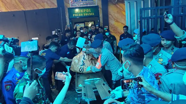 Basarnas serahkan seluruh korban penumpang pesawat ATR 42-500 ke tim DVI Polri