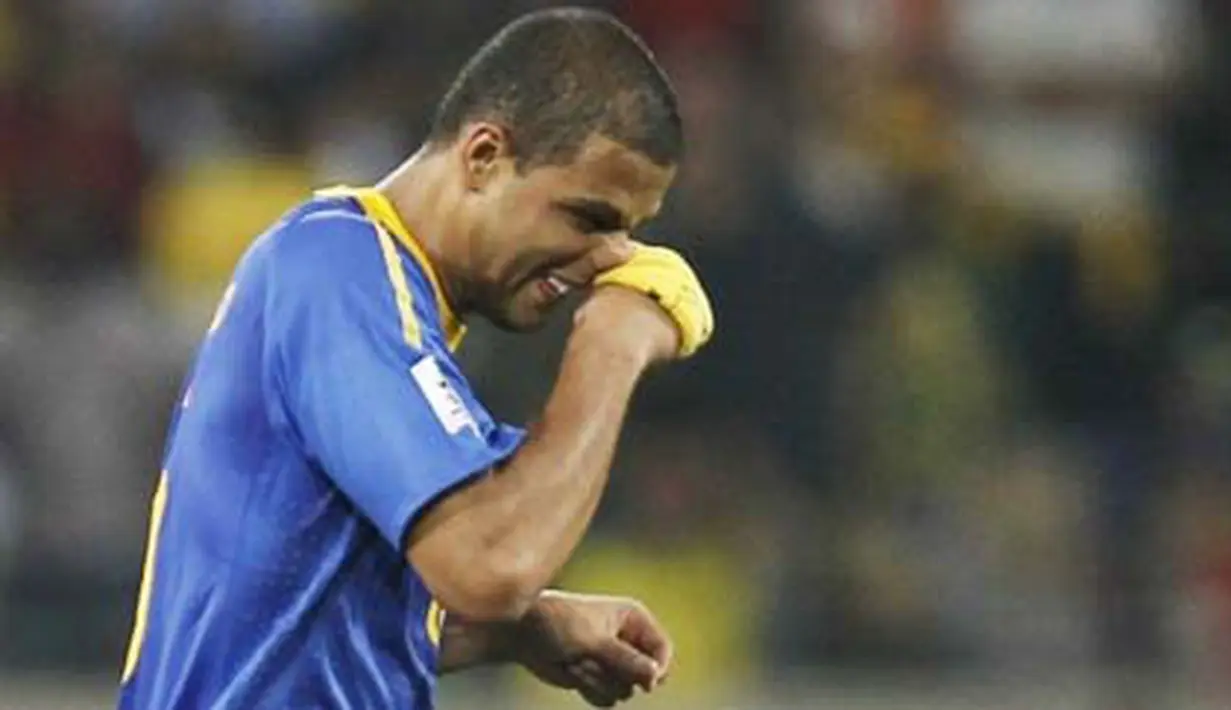 Reaksi gelandang Brasil Felipe Melo seusai diganjar kartu merah di laga perempat final PD 2010 lawan Belanda di Nelson Mandela Bay Stadium, Port Elizabeth, 2 Juli 2010. AFP PHOTO / THOMAS COEX 