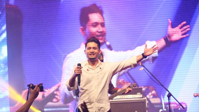 Andra and The Backbone