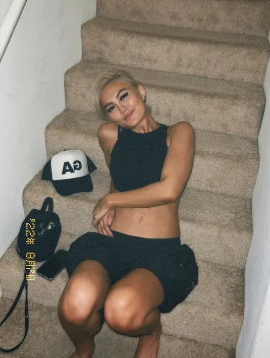foto yang diunggah Agnez mo tersebut banyak dikomentari dengan banyak pujian. Selain itu, ada yang menyoroti perut seksi Agnes di foto tersebut.  ”Perut rata impian,” puji warganet melihat postingan Agnez Mo. (Instagram/agnezmo)