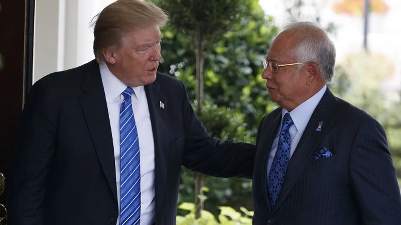 Presiden AS Donald Trump saat menyambut Perdana Menteri Malaysia Najib Razak di Gedung Putih pada 12 September 2017