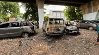 3 Mobil Hangus Terbakar di Kolong Rel Kereta Karang Anyar Jakpus, 1 Orang Luka-luka