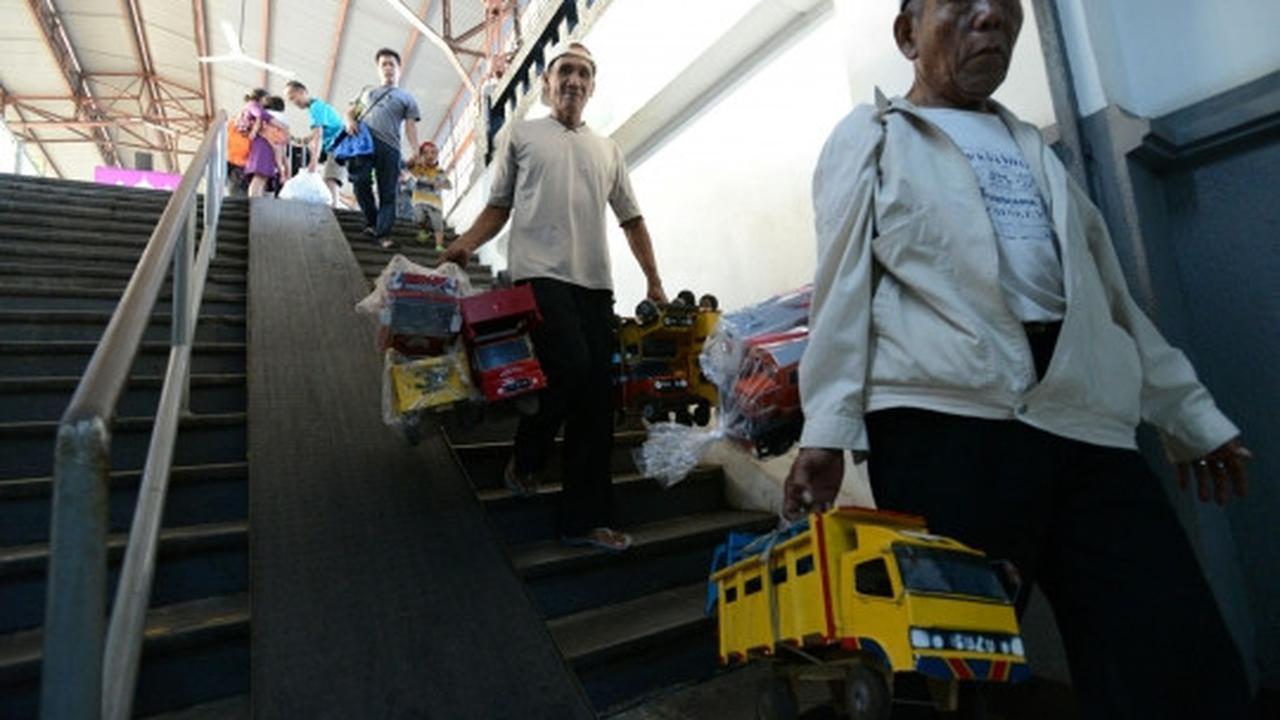 H+4 Lebaran, pemudik mulai padati Stasiun Pasar Senen