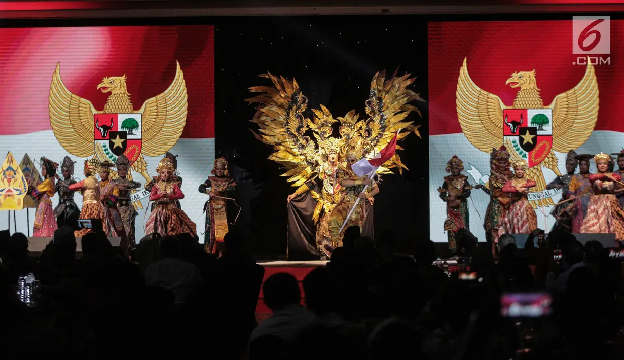 Para penari daerah saat meramaikan acara silaturahmi dengan Forum Rekat Anak Bangsa di Jakarta, Senin (12/8/2019). Silaturahmi kebangsaan bertema 'Pancasila Perekat Kita, Satu Bangsa Satu Bahasa' . (Liputan6.com/Faizal Fanani)