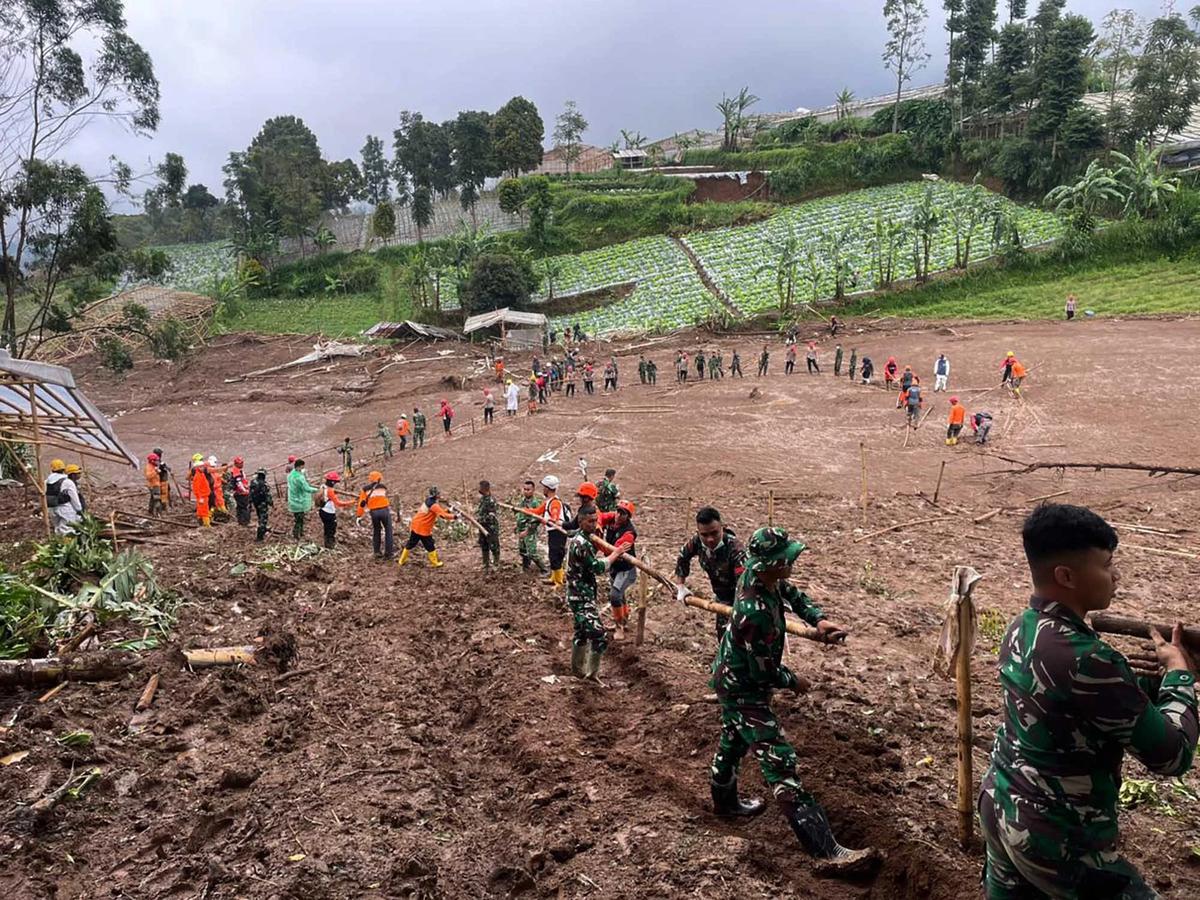 FOTO: Hari Kelima Pencarian Longsor Bandung Barat Total Korban Ditemukan 53 Jiwa