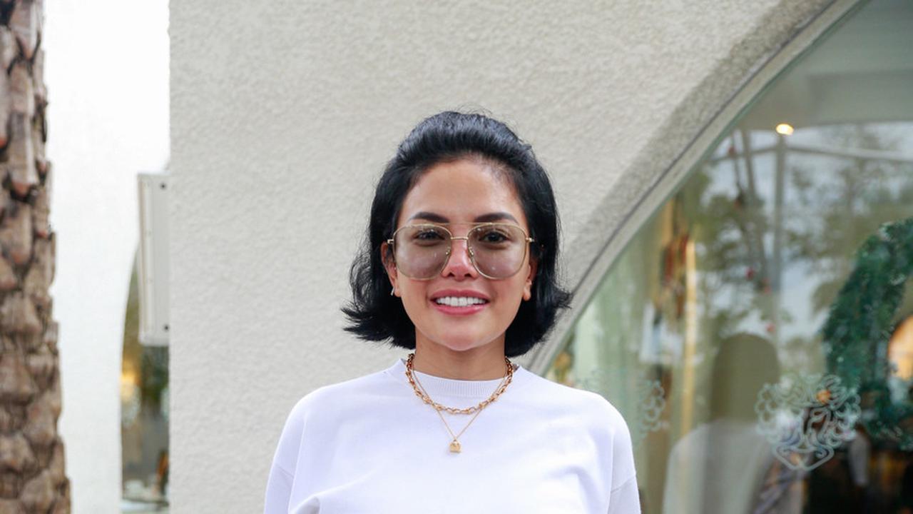 Di media sosial, Nikita Mirzani memiliki jutaan pengikut yang setia mengikuti setiap langkahnya. Ia aktif berbagi momen kehidupan sehari-hari, termasuk kebersamaan dengan anak-anaknya. Selain itu, media sosial juga menjadi platform bagi Nikita untuk menyu