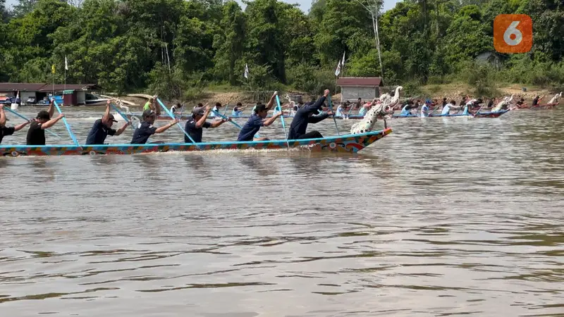 Lomba Perahu Naga