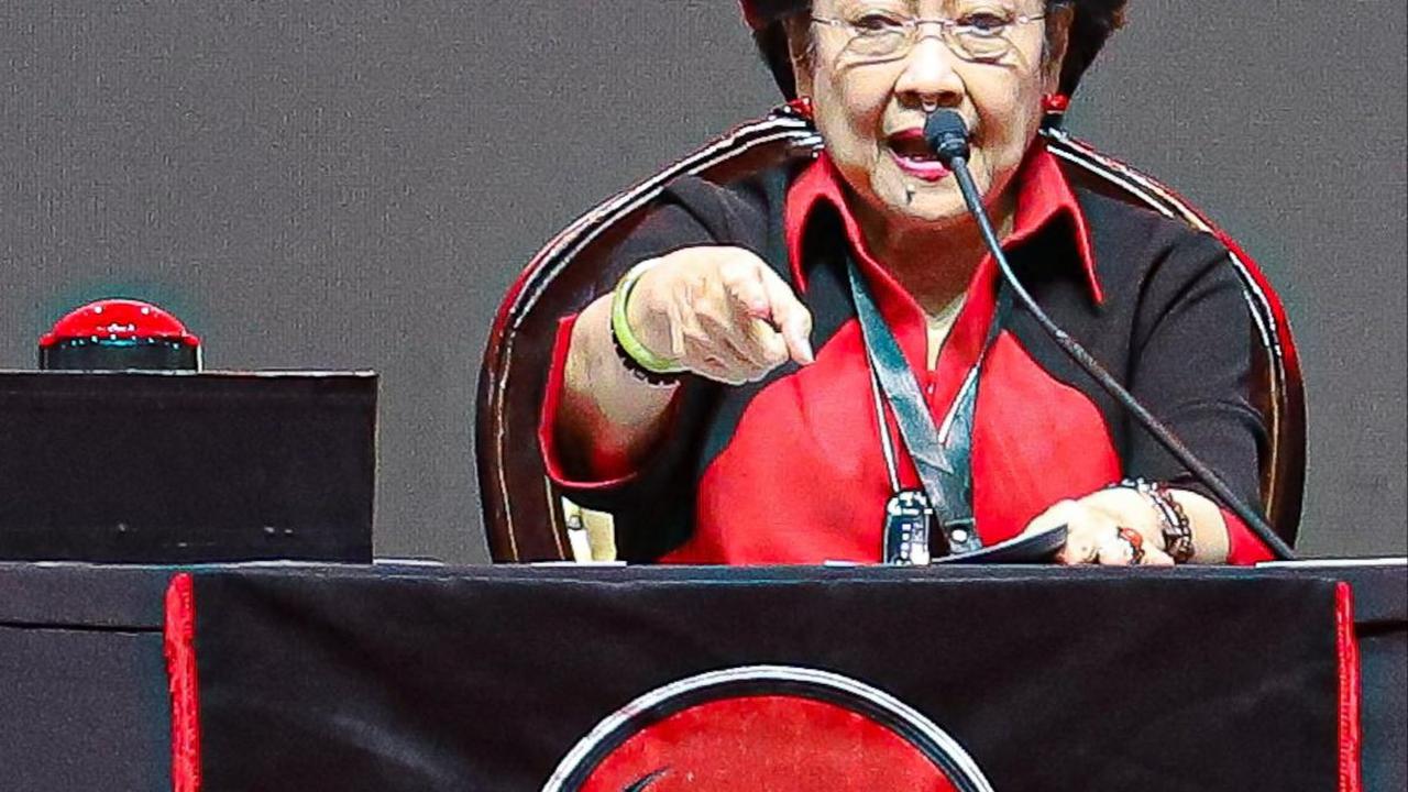 Bukan hanya itu, Megawati juga menjabat sebagai Ketua Umum Partai Demokrasi Indonesia Perjuangan (PDIP) sejak memisahkan diri dari Partai Demokrasi Indonesia pada tahun 1999. <br>