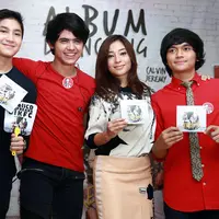 Aliando Syarief, Calvin Jeremy, Nikita Willy dan Teuku Rasya meluncurkan album kolaborasi bertajuk The Freaks. Lewat karya ini, mereka membuktikan bahwa industri musik Indonesia masih berjaya dengan karya-karya anak bangsa. (Deki Prayoga/Bintang.com)