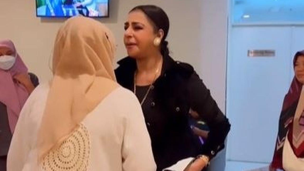 Keluarga dan Teman Dekat Iku Menunggu