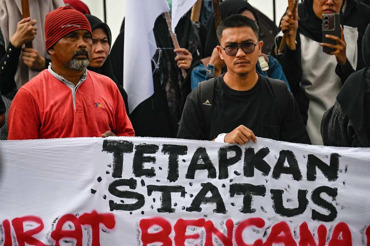 FOTO: Aksi Koalisi Masyarakat Sipil Aceh Dorong Penetapan Banjir Sumatera Sebagai Bencana Nasional
