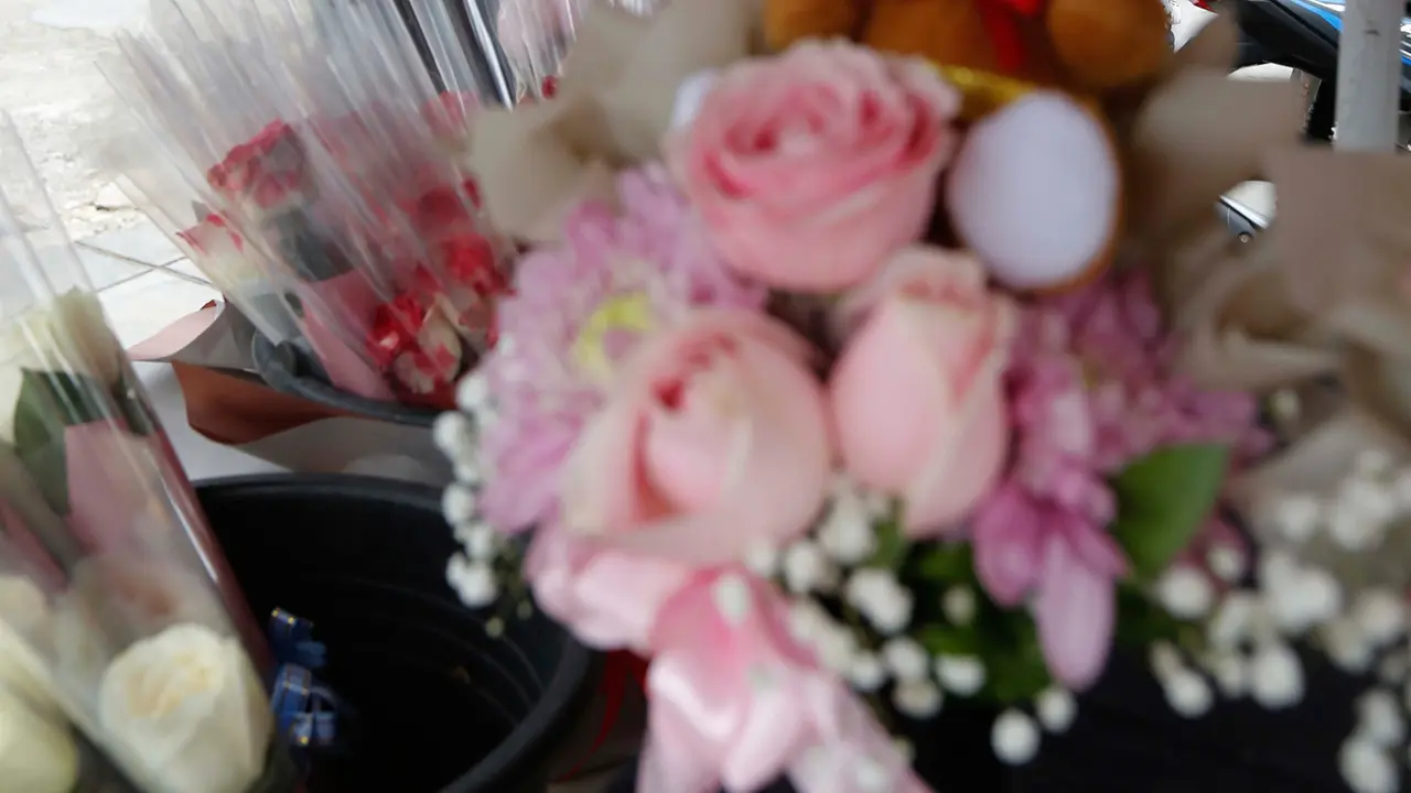 Berburu Suvenir Unik di Hari Kasih Sayang