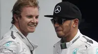 Lewis Hamilton (kanan) dan Nico Rosberg (SAMUEL KUBANI / AFP)