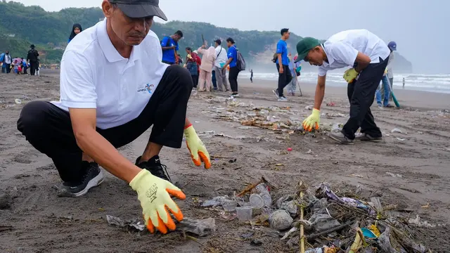 Mengapa Pantai Parangtritis Jadi Lokasi Peluncuran Gerakan Wisata Bersih Kemenpar?