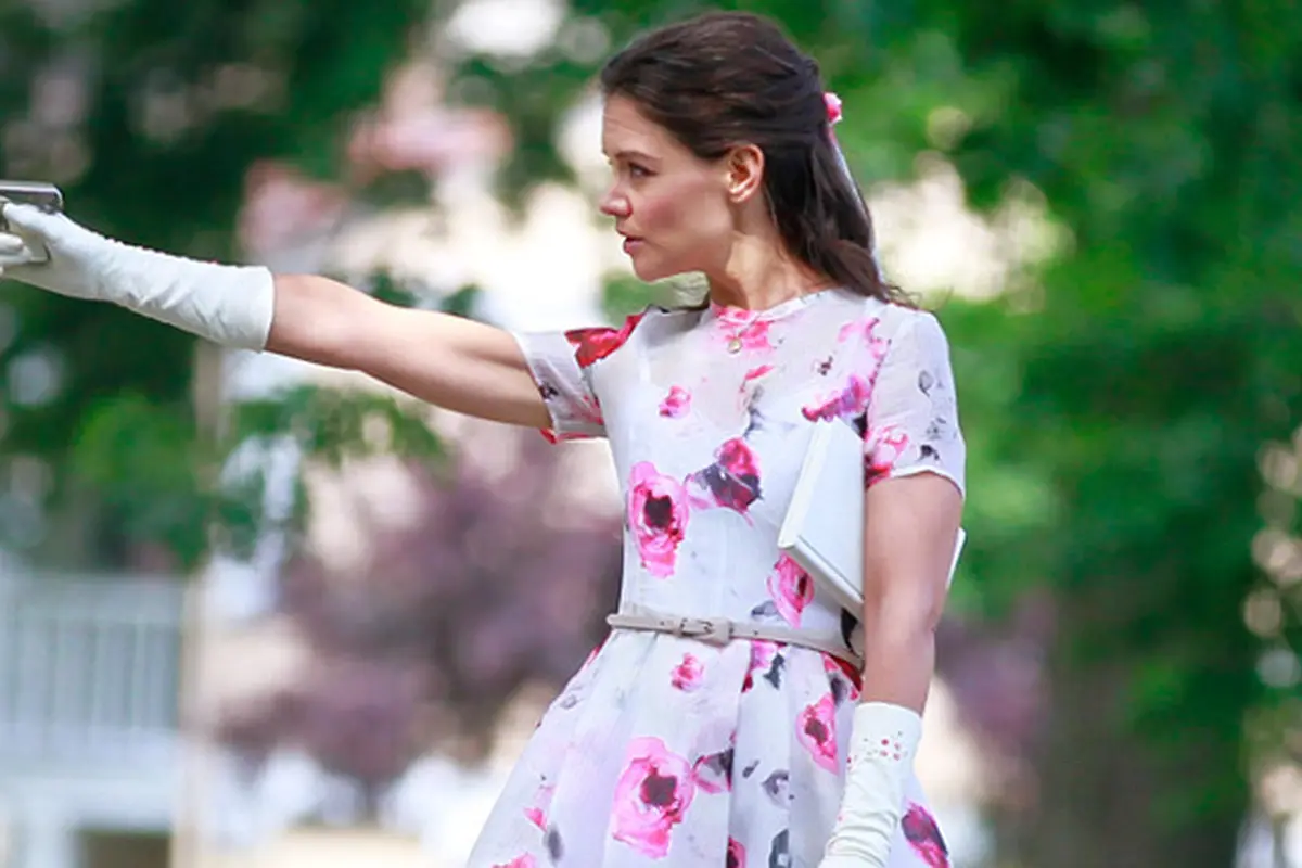 Katie Holmes Todongkan Senjata di Trailer Miss Meadows