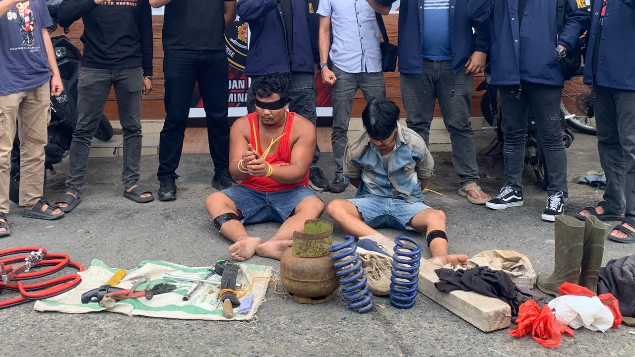Polisi Tangkap 2 Pencuri Rel Kereta Api di Way Kanan Lampung, PT KAI Rugi Rp1,46 Miliar