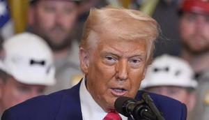 Presiden AS Donald Trump berpidato dalam sebuah acara tentang produksi energi di East Room Gedung Putih, Selasa, 8 April 2025, di Washington. (AP/Alex Brandon)