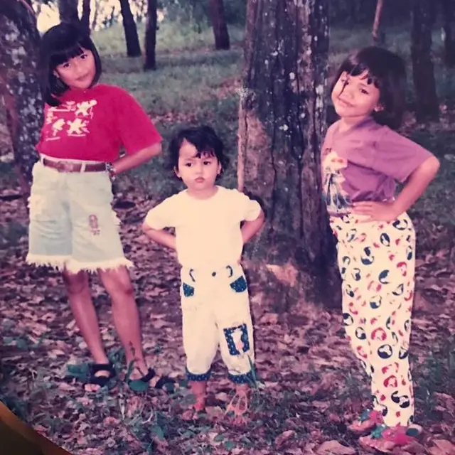 6 Potret Lawas Vicky Shu saat Masih Sekolah Dasar, Wajah Bulenya Curi Perhatian