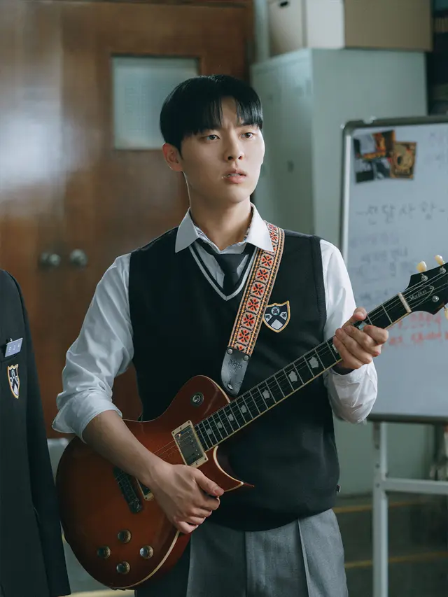 Choi Hyun Wook - Twinkling Watermelon