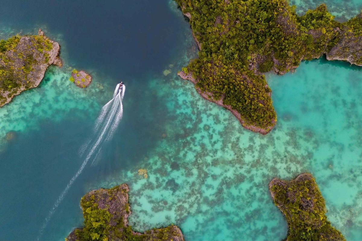 FOTO: Raja Ampat Hadapi Tekanan di Tengah Keajaiban Bawah Laut