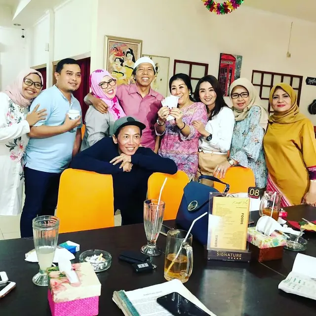 21 Tahun Bersama, Ini 6 Momen Manis Kiwil dan Rochimah Istri Pertama