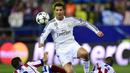 Ronaldo beberapa kali memperoleh peluang untuk mencetak gol. Tapi usaha CR7 selalu kandas di kaki pemain belakang Atletico dan kiper Jan Oblak. (AFP PHOTO/JAVIER SORIANO)