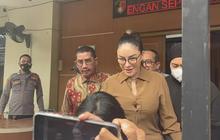 Nikita Mirzani Dipindahkan dari Tanpa Tangan Diborgol, Begini Penjelasan Kejari Jakarta Selatan