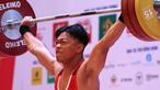 Cabor angkat besi berhasil meraih medali emas keduanya di SEA Games 2021 melalui aksi memukau lifter Rahmat Erwin Abdullah yang tampil di kelas 73 kg putra, Sabtu (21/5/2022). Selain mempersembahkan medali emas, ia juga mampu memecahkan rekor SEA Games atas namanya sendiri. (Bola.com/Ikhwan Yanuar)