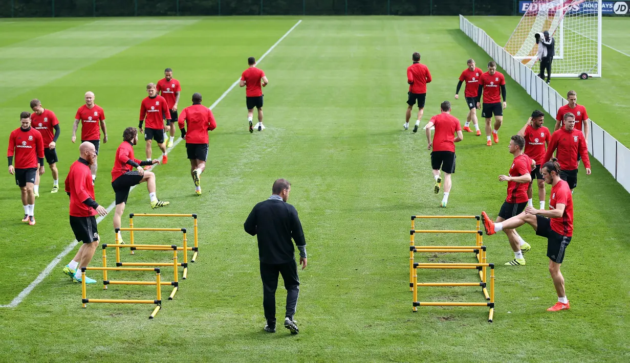 Timnas Wales tengah serius berlatih ssaat menjamu Moldova pada kualifikasi piala Dunia 2018 di  The Vale Resort, Hensol, Vale of Glamorgan, Wales (31/8/16) (Action Images via Reuters/Matthew Childs)