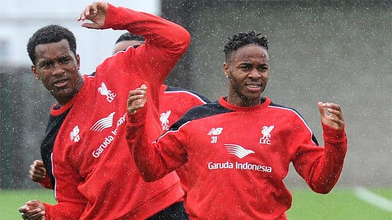 Raheem Sterling latihan di hari ketiga.