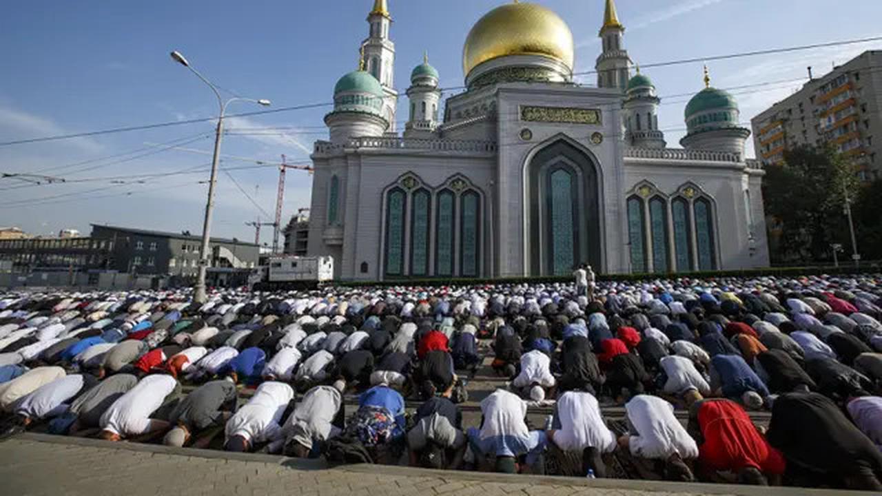 Jumlah Rakaat Shalat Idul Adha, Bacaan Niat, dan Tata Cara Lengkapnya