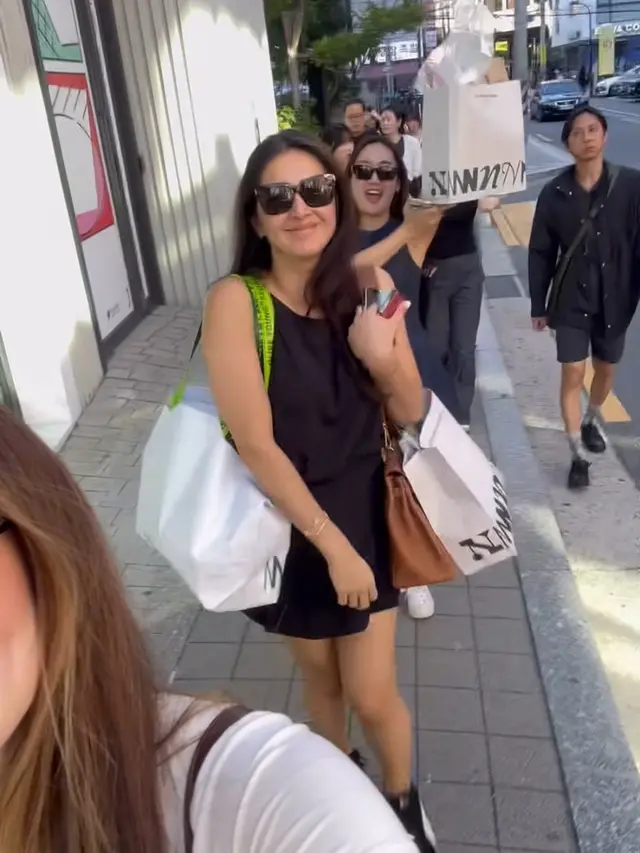 Nabila Syakieb tampil serba  ke Korea Selatan.  [@nsyakieb85]