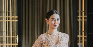 Kala Siraman, Ayu Maulida kembali mengenakan rancangan @anarav.label. [@allseasonsphoto].