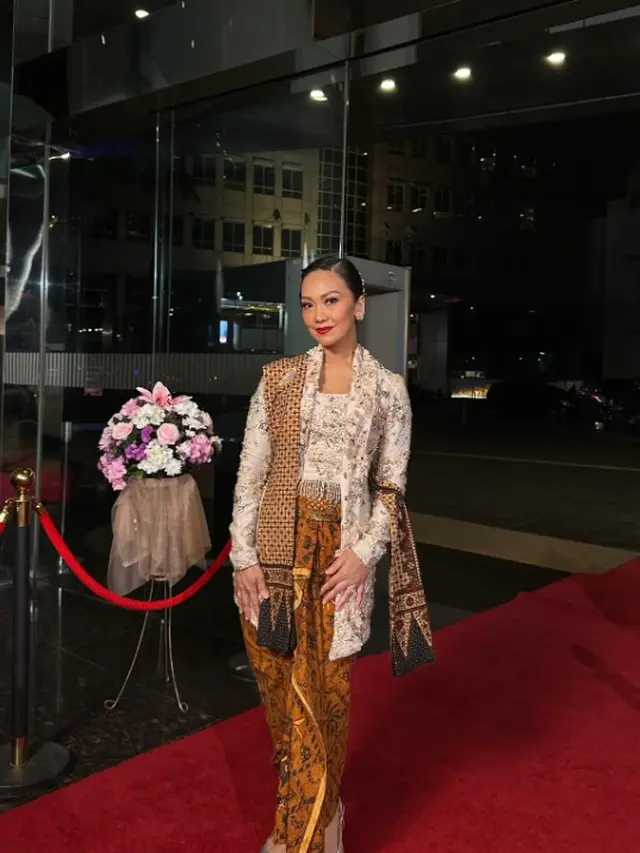 Potret Detail Kebaya Nola B3 dan Naura Ayu
