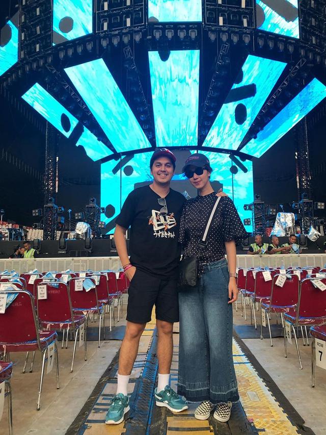 Jarang Tersorot, Ini 6 Momen Manis Kevin Julio dan Kekasih