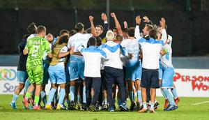Timnas San Marino dan seluruh tim merayakan kemenangan 3-1 yang bersejarah di UEFA Nations League atas tuan rumah&nbsp;Liechtenstein, Selasa dini hari WIB (19/11/2024). (Bola.com/UEFA)