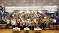 ITS bekerja sama dengan Kementerian Koordinator (Kemenko) Bidang Pembangunan Manusia dan Kebudayaan (KMK) menggelar workshop bagi perangkat desa dan kecamatan, dosen dan tenaga kependidikan (tendik) ITS. (Foto: Liputan6.com/Dian Kurniawan)