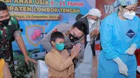 Kapolda NTB Irjen Mohammad Iqbal saat menyaksikan kick off vaksinasi anak di Praya, Lombok Tengah. (Ist)
