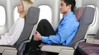 Lakukan gerakan ini agar tidak kram duduk lama di kursi pesawat. (Foto : washingtonpost.com)