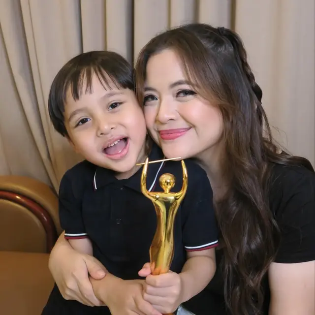 Konsisten dengan Lagu Anak, Tasya Kamila Tampil Playful dan Awet Muda Saat Raih Penghargaan AMI 2024