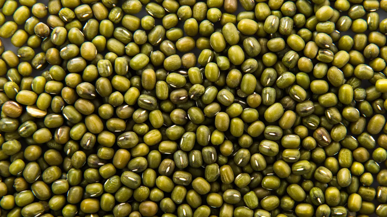 Ilustrasi kacang hijau (Foto: freepik/luis_molinero)