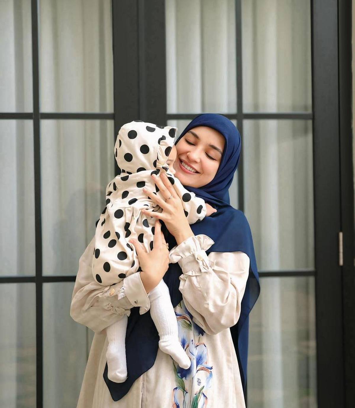 Potret Baby Humaira Anak Zaskia Sungkar yang Disayang Shireen Sungkar dan Keluarga Neneknya