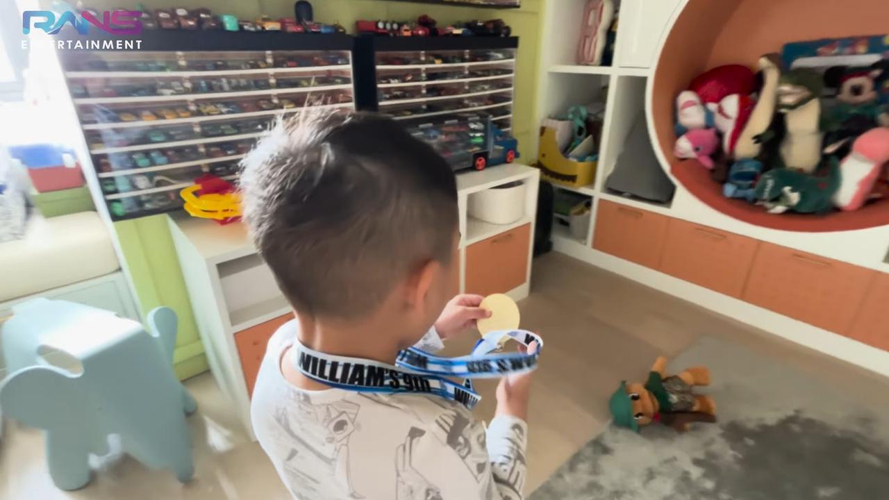 5 Potret Rayyanza Room Tour Kamar Pribadi Penuh Mainan, Kini Ditempati Baby Lily - Dilengkapi Kasur Tersembunyi