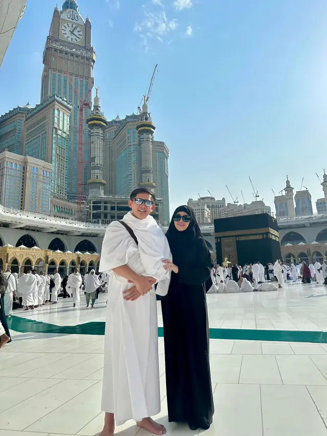 7 Potret Seleb Jalani Ibadah Umrah saat Bulan Ramadhan 2024